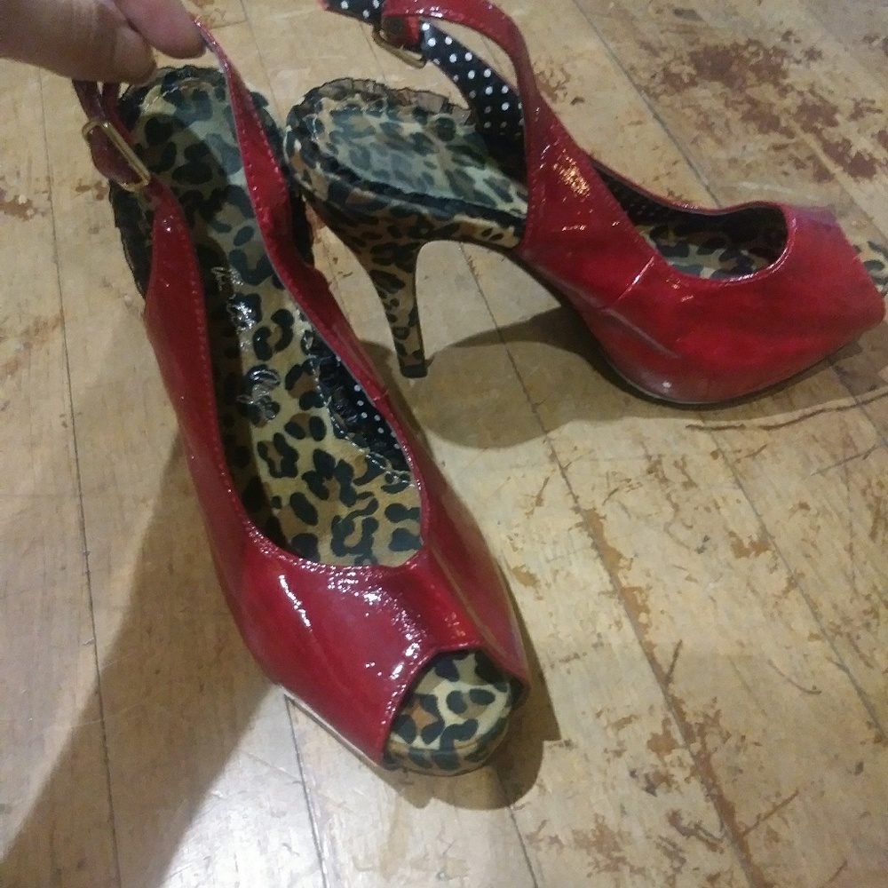 Red Heels - Picture 2 of 2